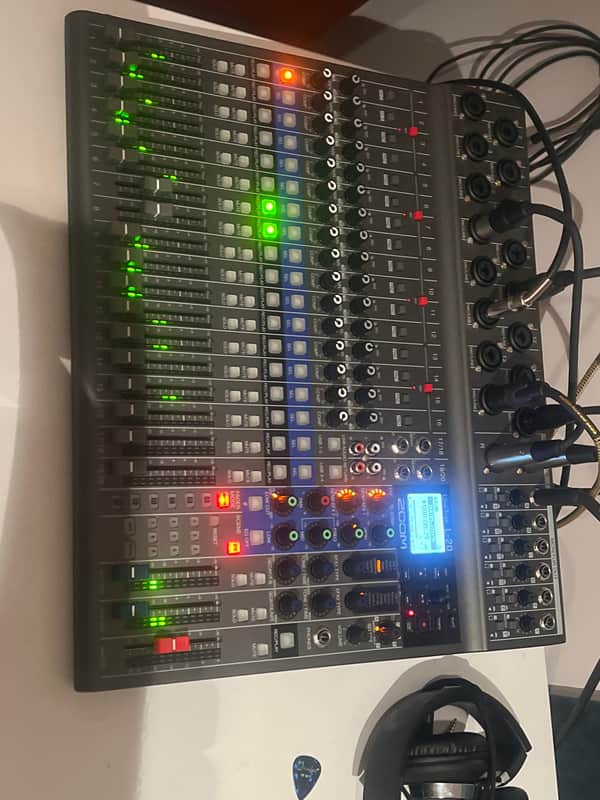 Zoom LiveTrak L-20 Digital Mixer / Recorder 2010s - Grey / Blue image 1