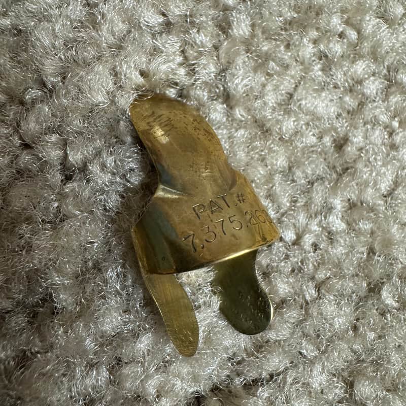 Perfect Touch Finger Pick Brass Small Swooping Style image 1