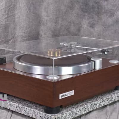 YAMAHA GT-2000L Turntable W/ Auto Lifter Adjust In Very Good Condition image 2