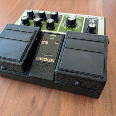 Roland RE-20 Space Echo Twin Pedal image 3