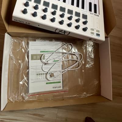 Arturia MiniLab MkII 25-Key MIDI Controller 2017 - Present - White image 5