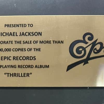 Michael Jackson "Thriller" Gold Record framed presentation piece - Very nice image 5