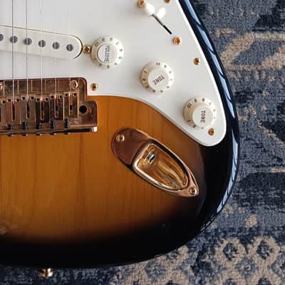Fender 50th Anniversary American Deluxe Stratocaster 2004 - Sunburst image 4