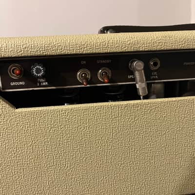 Fender Concert 1962 - White/ tan with Road Case image 3