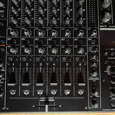 Pioneer DJM-V10 - Excellent condition, boxed image 3