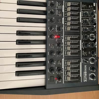 Arturia MiniBrute 25-Key Synthesizer image 4