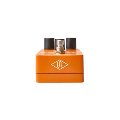 Universal Audio Flow Vintage Tremolo Effects Pedal image 3