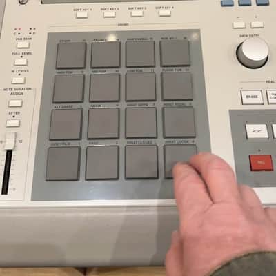 Akai MPC3000 MIDI Production Center 1993 - 2001 - Grey image 6