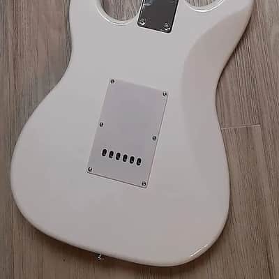 2025 Elite® Stratocaster Gilmour Mod'd Style Guitar White Classic Strat SSS image 4