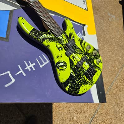 Squier MB-4 Modern Bass 2002 - 2010 - Skull and Crossbones image 10