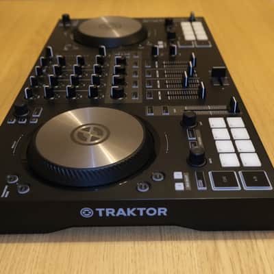Native Instruments Traktor Kontrol S3 DJ Controller 2019 - Present - Black image 7