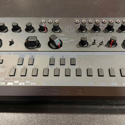 Behringer TD-3-MO  Analog Bass Synthesizer – Black + Decksaver image 8