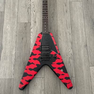 Hamer Vector Flying V 1985 - Red and Black Zulu Bengal Tiger Finish Electric GUI image 2