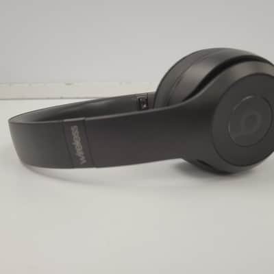 Beats Solo 3 Headphones image 7