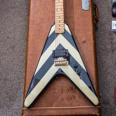 Kramer Vanguard 1981 - Chevron graphic image 1