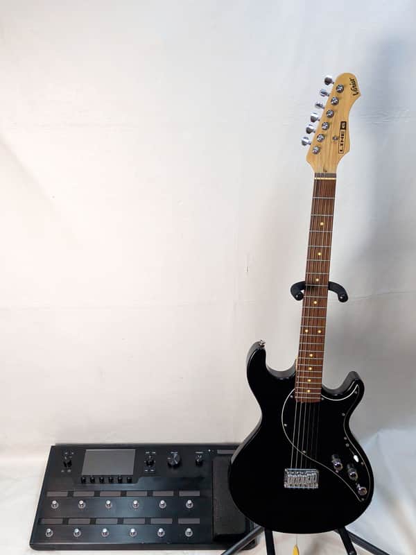 Line 6 Variax Combo - Helix Floor Pedal + Variax 300 - Black image 1