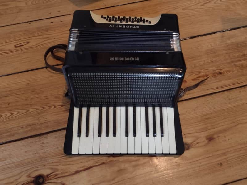 Hohner Student IV Black image 1