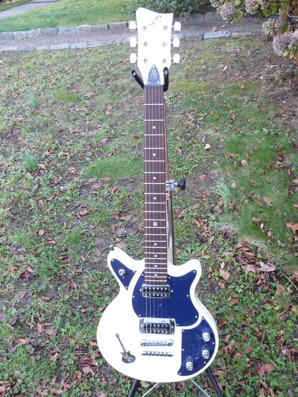 First Act volkswagon electric guitar  white image 1