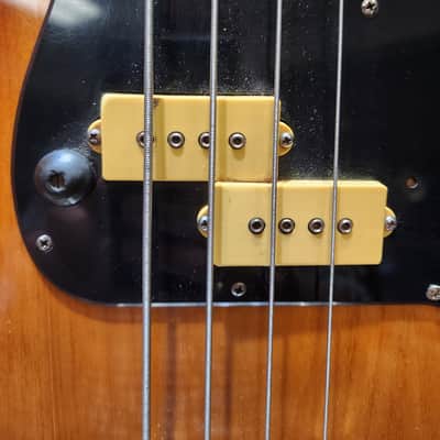 Fender Precision Bass with Maple Fretboard 1970 - 1983 - Sunburst image 5