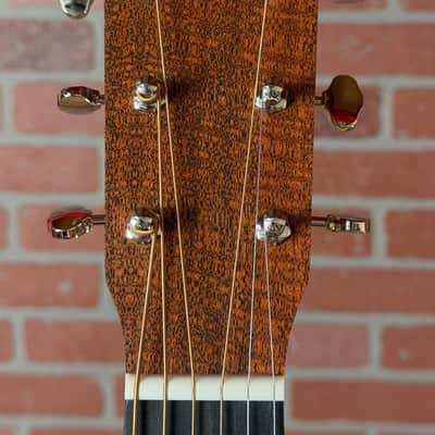 Martin 000JR-E Jeff Tweedy Junior Size Acoustic-Electric Guitar - Tweedy Burst image 8