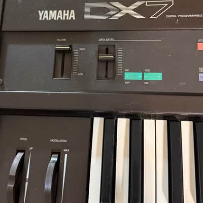 Yamaha DX7 digital fm synthesizer image 4