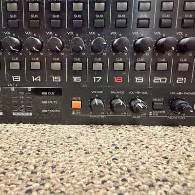 Roland M-480 48-channel Rackmount Line Mixer image 4