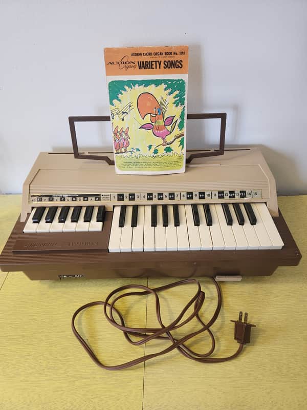Emenee Audion Model 1805 Late 60s early 70s - Cream and brown image 1