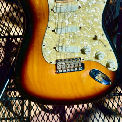 Fender Buddy Guy Signature Stratocaster 1996 - 2009 - 2-Color Sunburst image 5