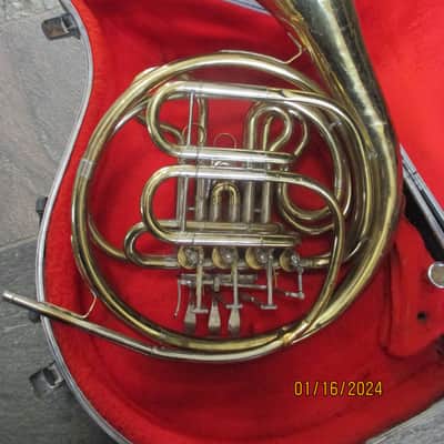 Double French horn with case and mouthpiece image 5