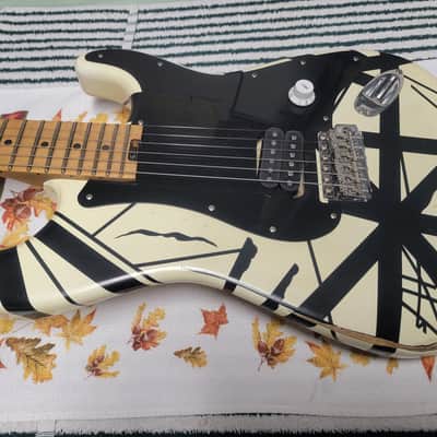 EVH Striped Series '78 Eruption 2022 - Present - Black / White Stripe Relic - WITH EVH CASE image 4