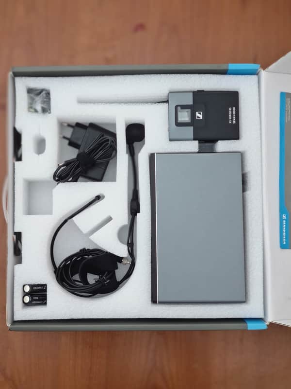 Sennheiser Sennheiser XS Wireless 1 Headset System | EM-XSW1 Receiver + SK-XSW Bodypack + ME3 Headset Microphone | 821–865 MHz image 1