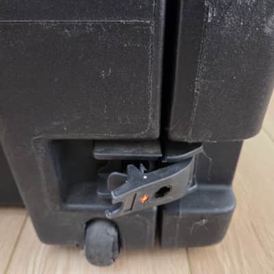 SKB 8U Roto-Molded Rolling Rack Road Case image 12