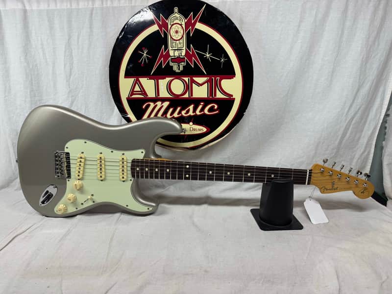 Fender Robert Cray Stratocaster Guitar 2022 - Inca Silver / Rosewood fingerboard