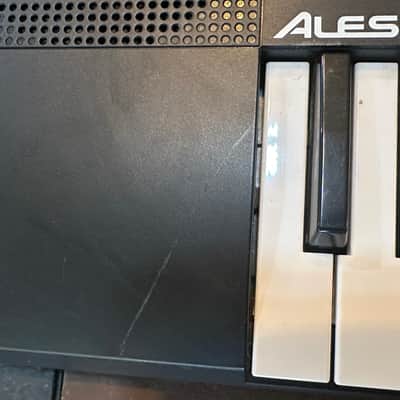 Alesis Harmony 32 Portable Keyboard 2016 - Present - Black image 3