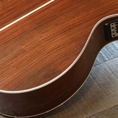 2009 Martin OMC Aura Cutaway Natural Acoustic/ Electric Guitar + OHSC image 15