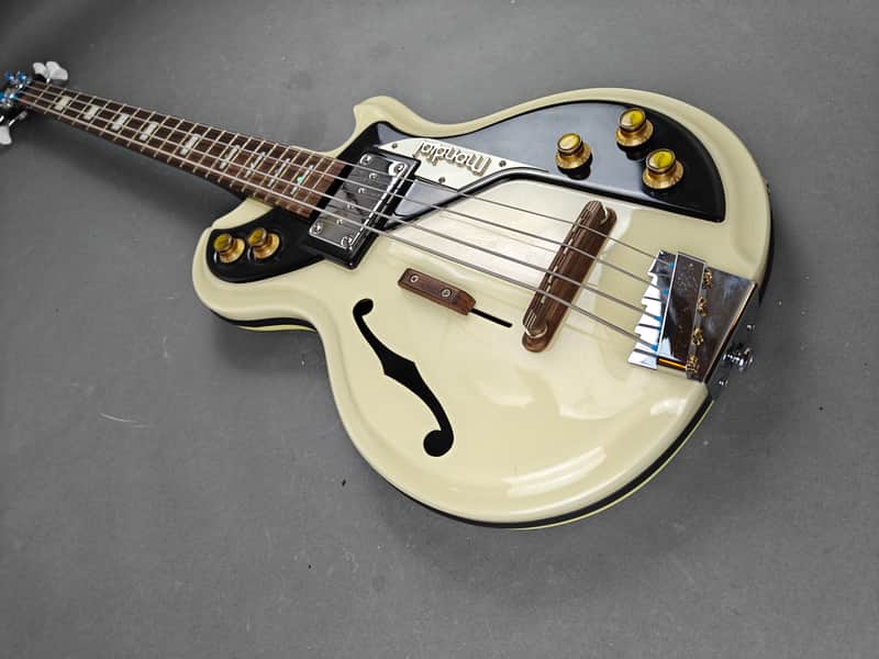 Italia Mondial Classic Bass | Reverb Finland
