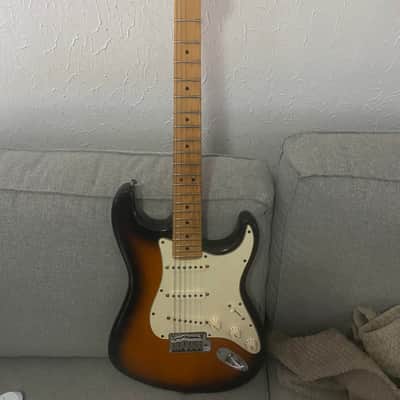 Fender American Standard Stratocaster with Maple Fretboard 1998 - 2000 - 3-Color Sunburst imagen 3