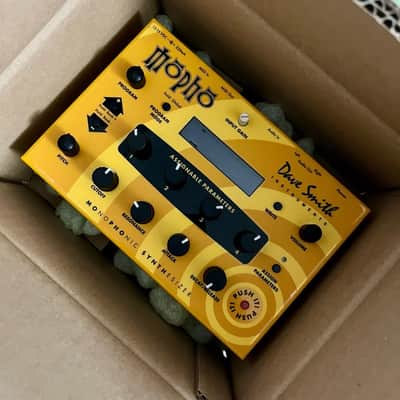 Dave Smith Instruments Mopho Desktop Monophonic Synthesizer 2008 - 2016 - Yellow