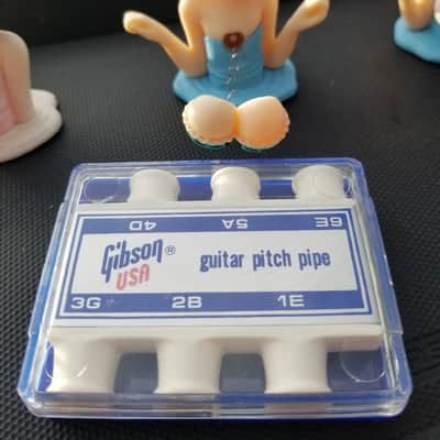 Gibson Guitar Pitch Pipe (Vintage w Hardcase)) 80s White image 4
