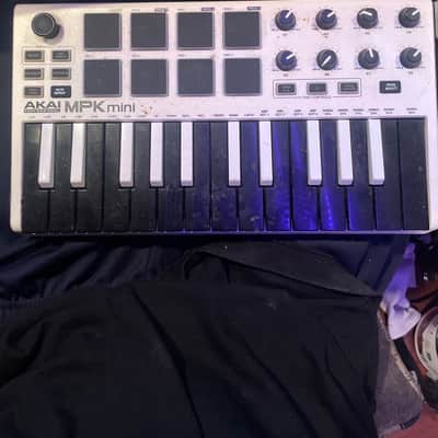 Akai Mac mini 2010s - White