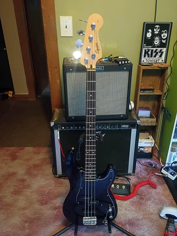 Squier Precision