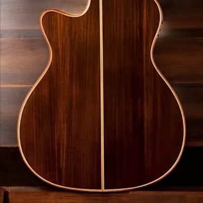 Washburn WCG25SCE Comfort Series Grand Auditorium Cutaway w/ Electronics Natural (B-Stock) image 4