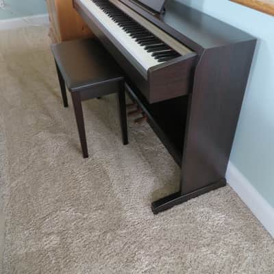 Yamaha Clavinova CLP-220 digital piano image 2