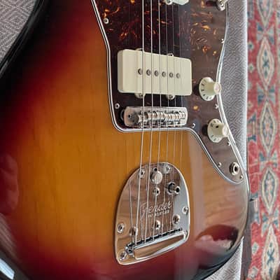 Fender American Vintage Reissue Jazzmaster '65 - 3 Color Sunburst image 11