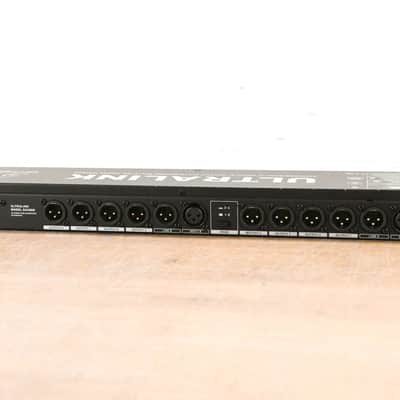 Behringer ULTRALINK DS2800 2-Input 8-Output Distribution Splitter CG013SC image 6
