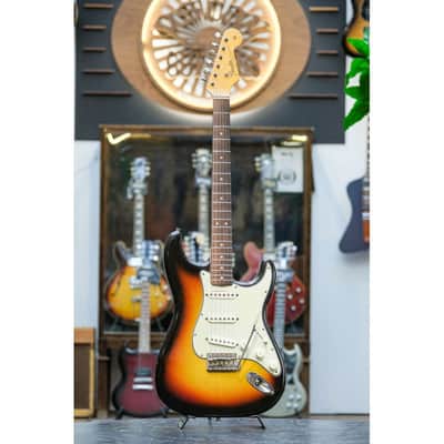 1965 Fender Stratocaster sunburst image 2