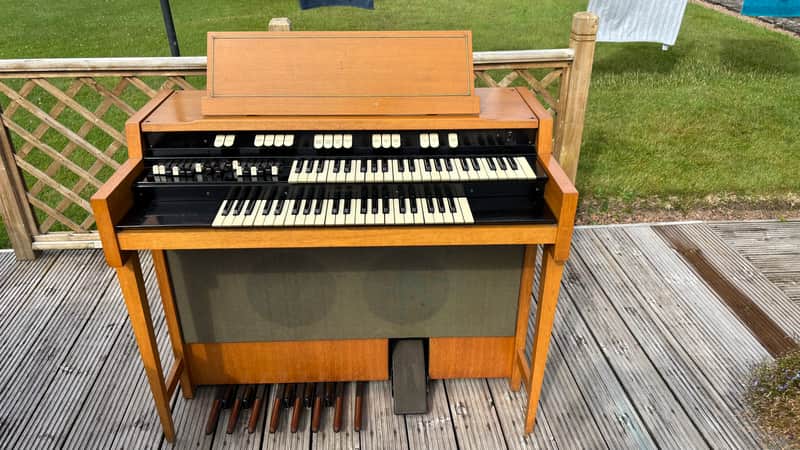 Hammond L-100 Series Organ 1961 - 1972 - Natural image 1