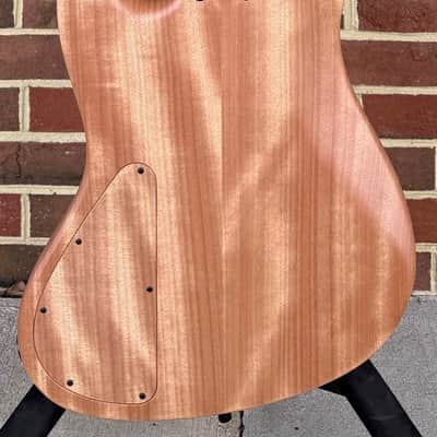 Sadowsky Masterbuilt 21-Fret 2024 LTD 4-String, #5 of 35 Worldwide, 21-Fret M/J Bass, Marbled Padouk Top, Okoume Body, Roasted Maple Neck, Madagascar Rosewood Fretboard image 7