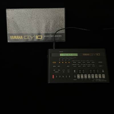 Yamaha QY10 Sequencer