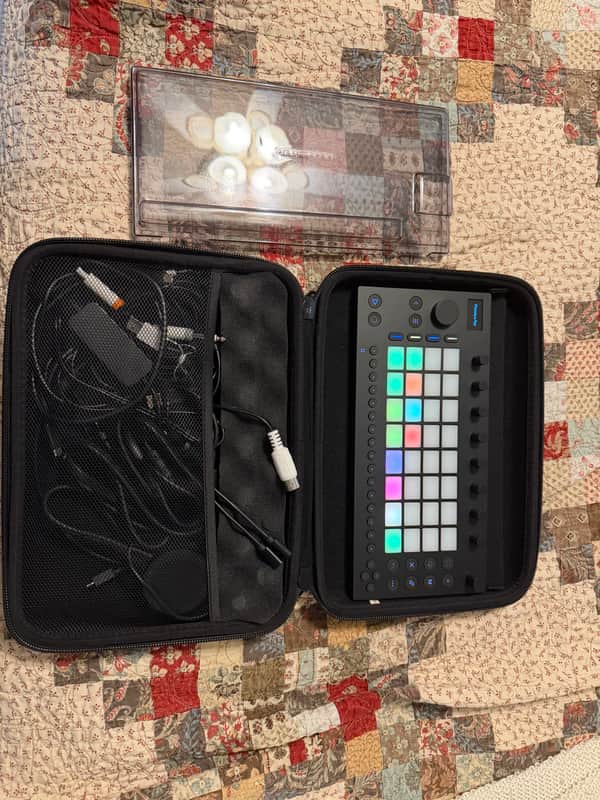 ポ*コ様 Ableton Move / ライセンス未使用 Ableton Move Standalone Workstation 2024 - Present - Black | Reverb